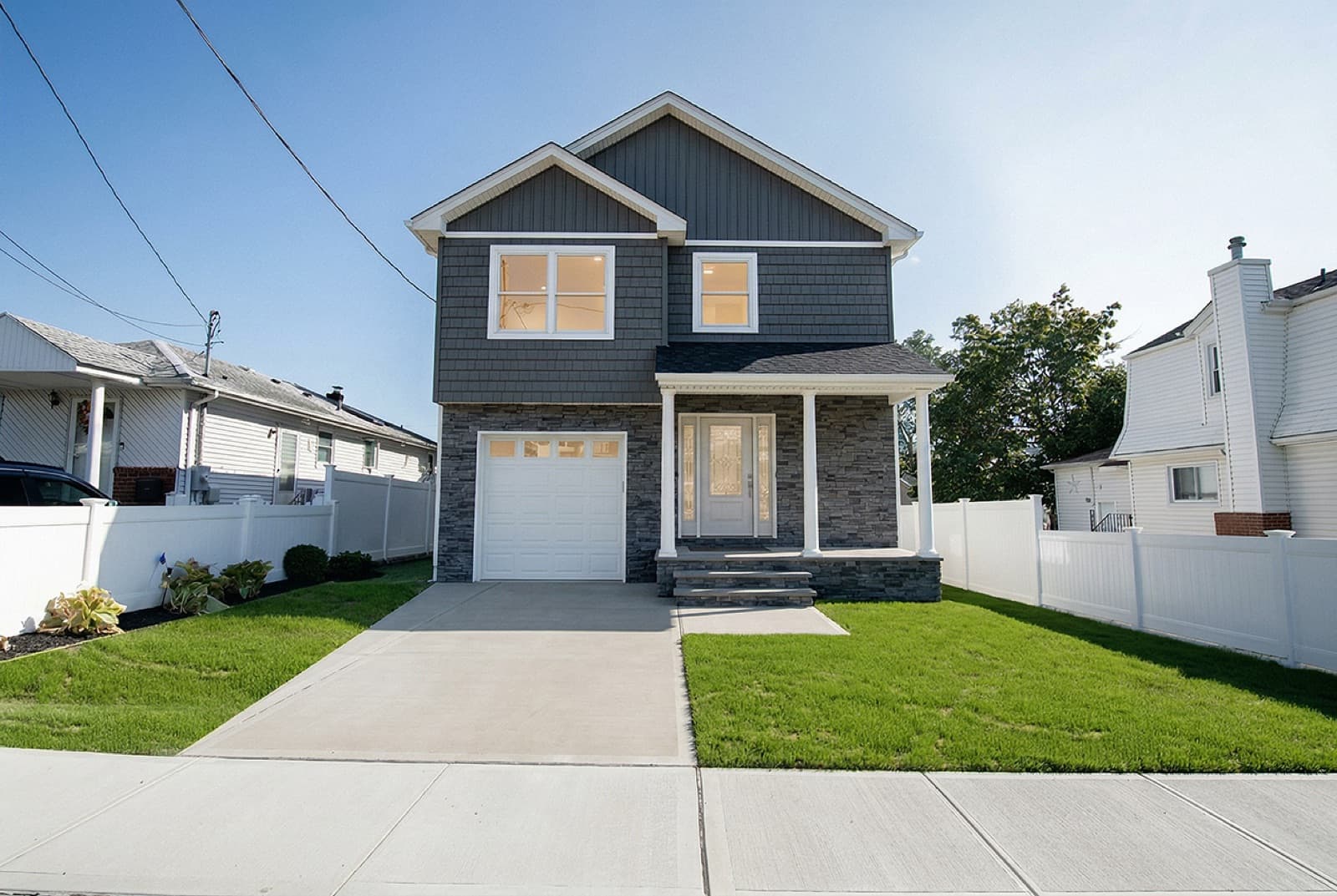 1316 R Street, Elmont